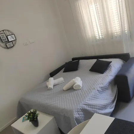 2-room Near With 2 Pools - Luna