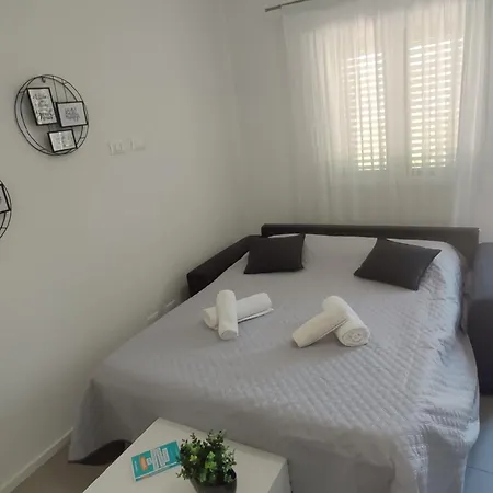 2-room Near With 2 Pools - Luna Apartmán *